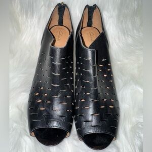 Clarks Black Leather Mules with Classic Design